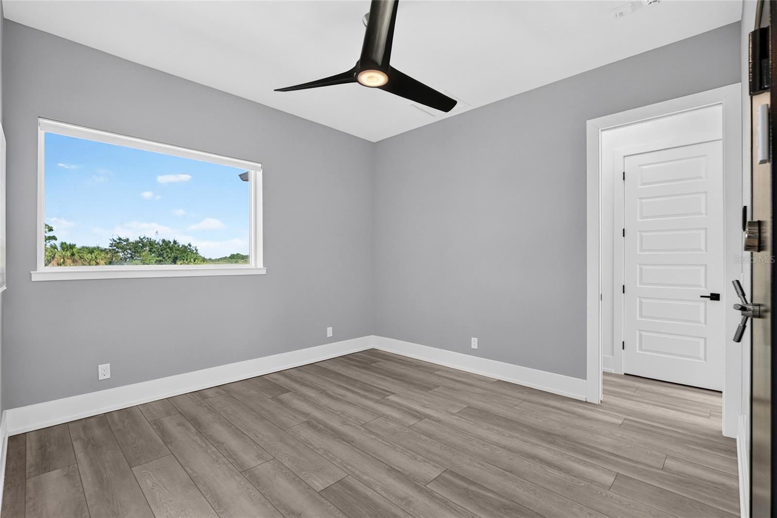 121 Seaside Pt Property Photo 28