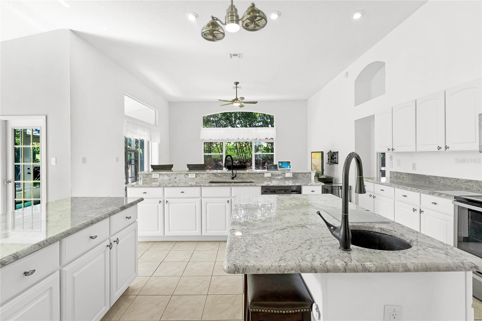 5020 Sawgrass Lake Circle Property Photo 10