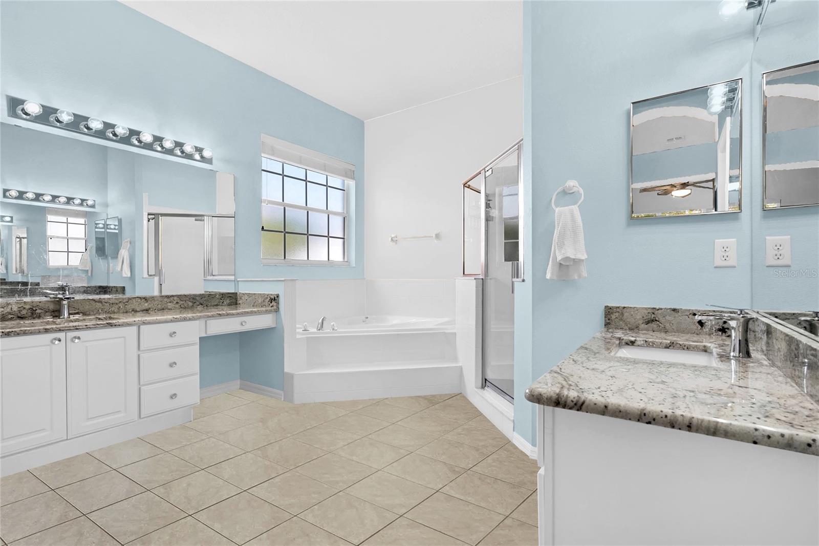 5020 Sawgrass Lake Circle Property Photo 19