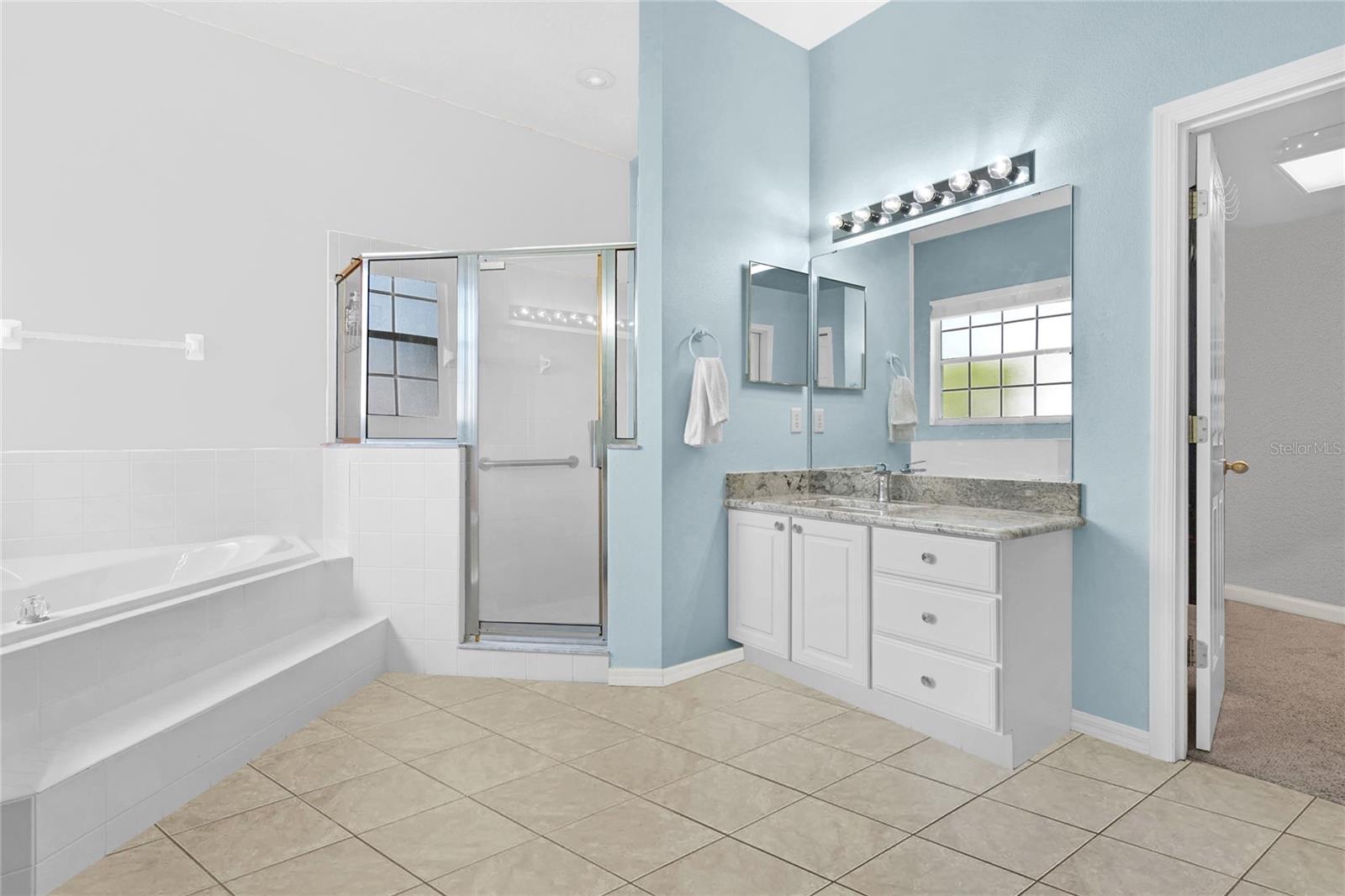 5020 Sawgrass Lake Circle Property Photo 20