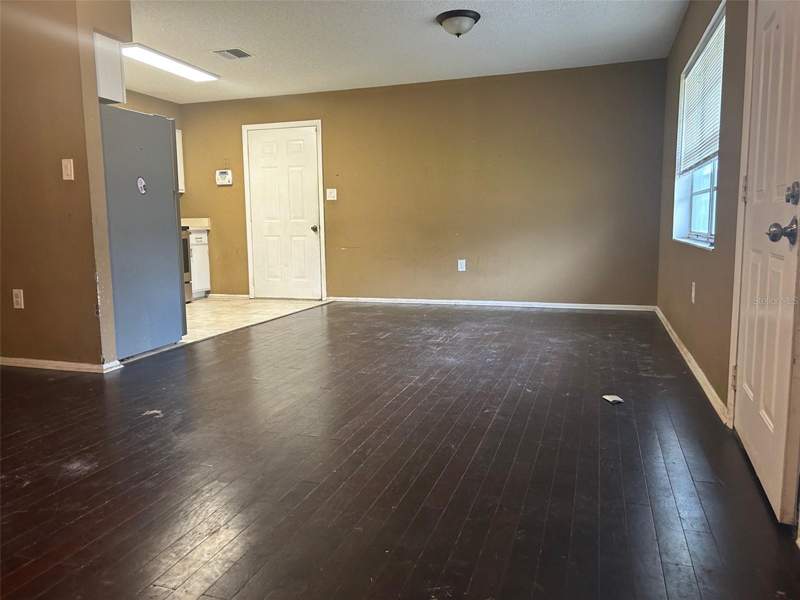 1215 E Hazzard Ave Property Photo 3