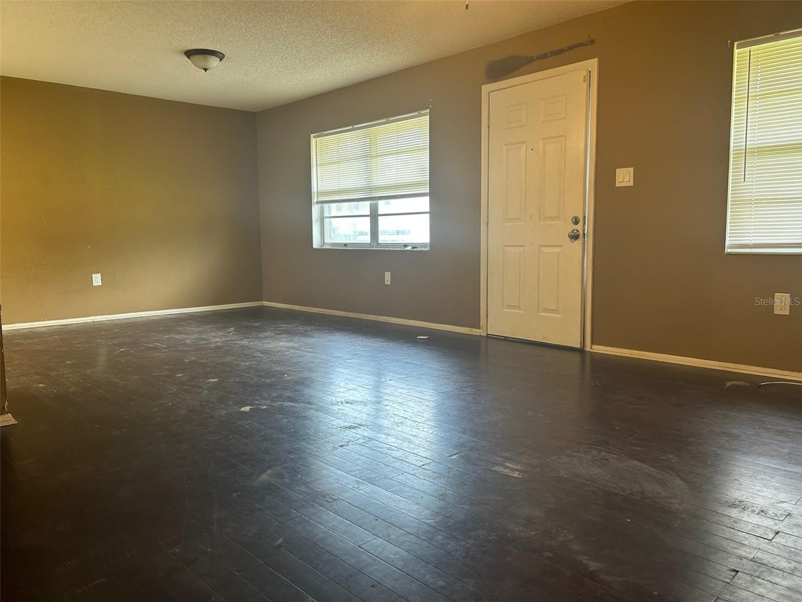 1215 E Hazzard Ave Property Photo 5