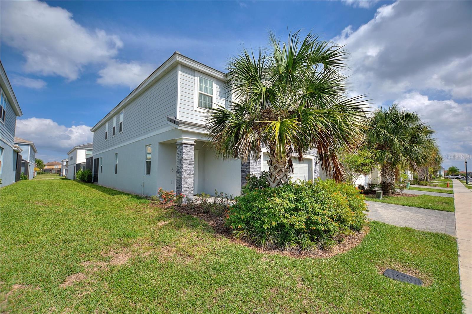 7380 Oakmoss Loop Property Photo 3