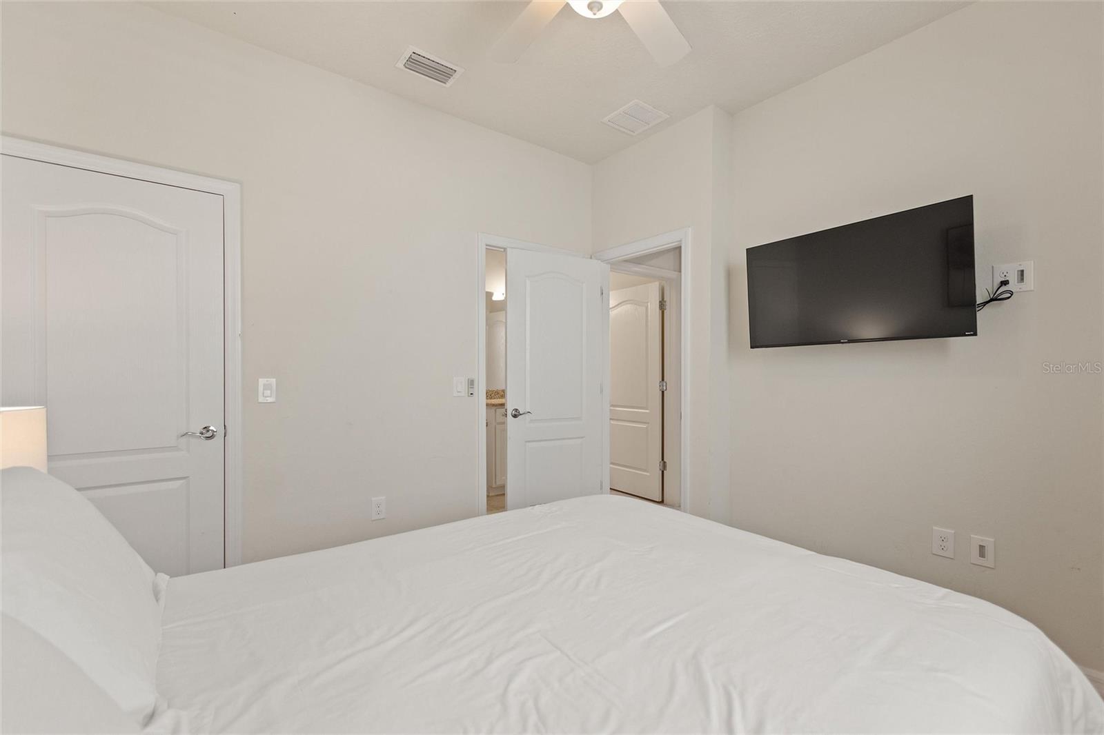 7384 Oakmoss Loop Property Photo 16