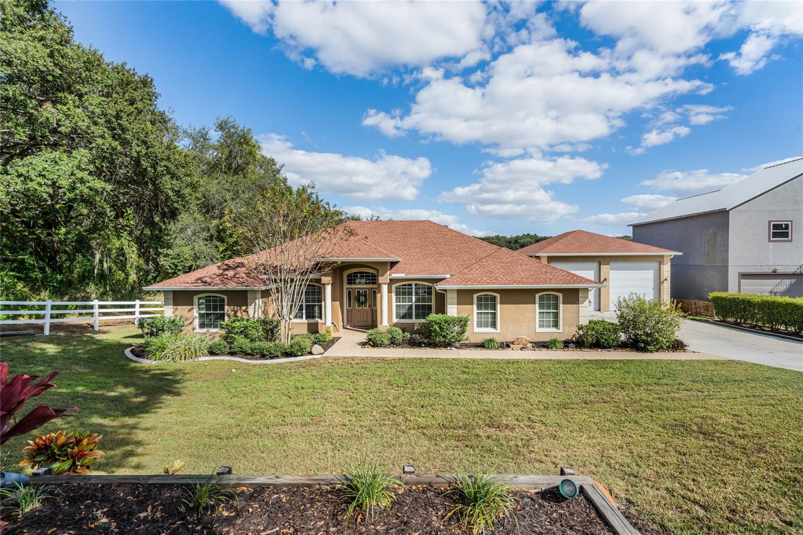 10120 Lakeshore Dr Property Photo 1