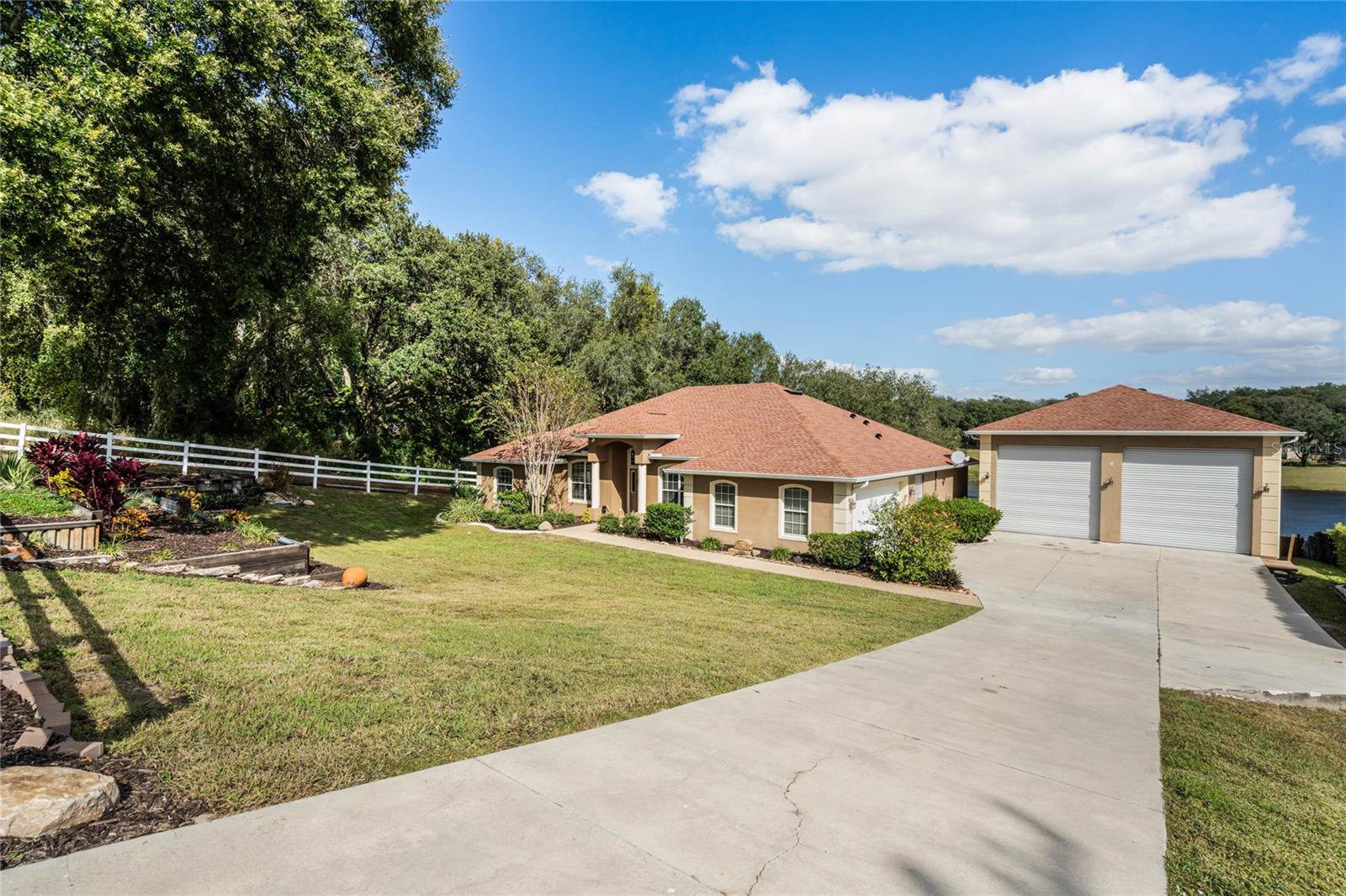 10120 Lakeshore Dr Property Photo 4