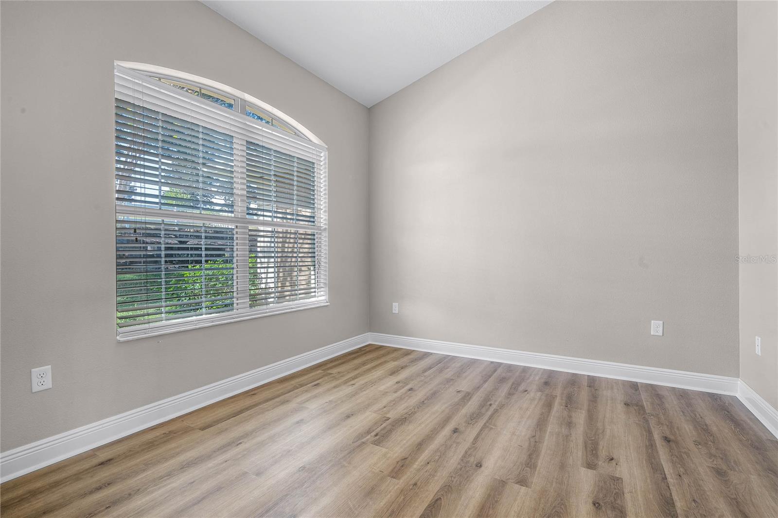 10120 Lakeshore Dr Property Photo 27
