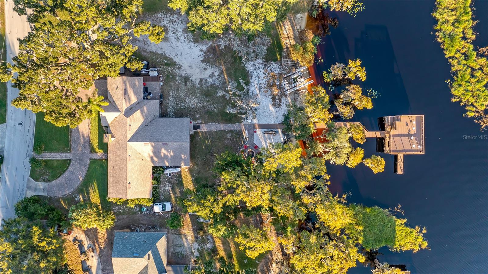 1241 W Lakeshore Dr Property Photo 4