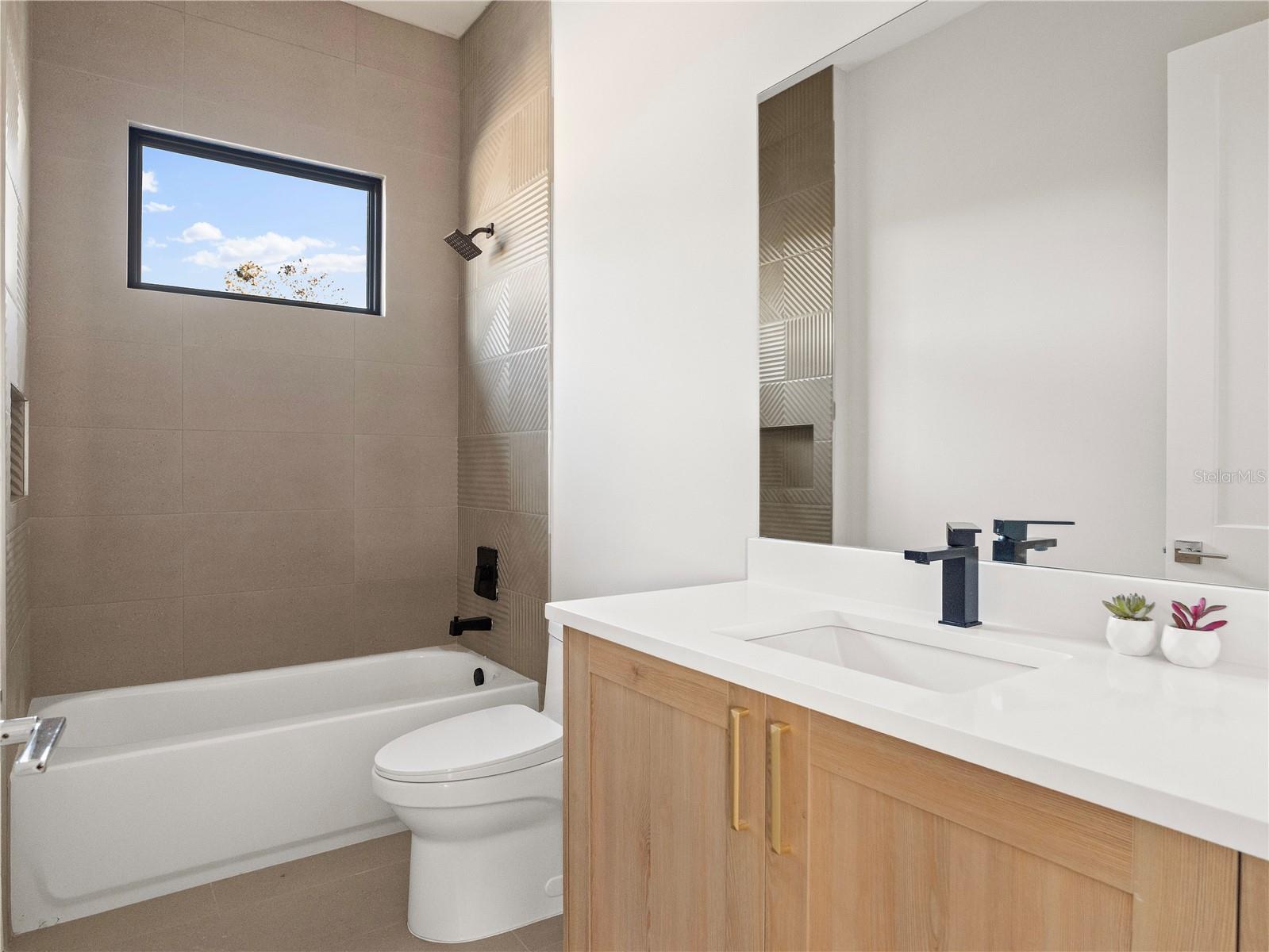 16340 Pendio Dr Property Photo 43