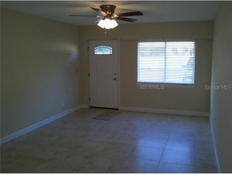 829 E Wildmere Ave Property Photo 5