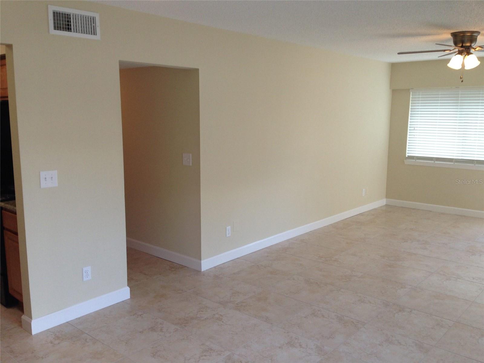 829 E Wildmere Ave Property Photo 7