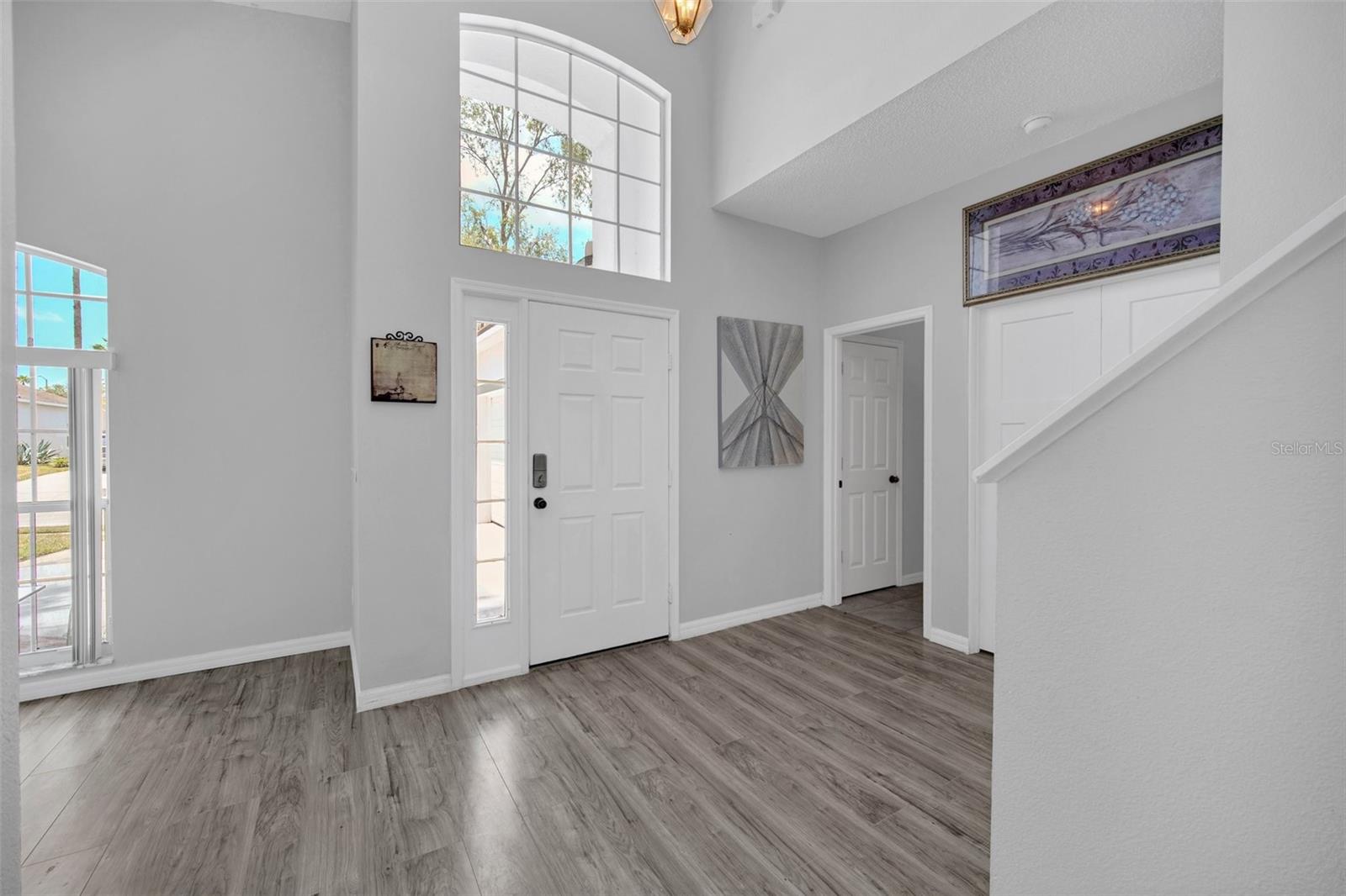 541 Castlemain Cir Property Photo 4