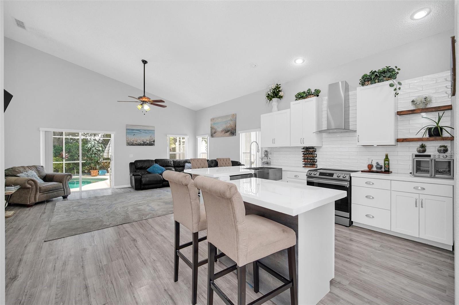 541 Castlemain Cir Property Photo 8