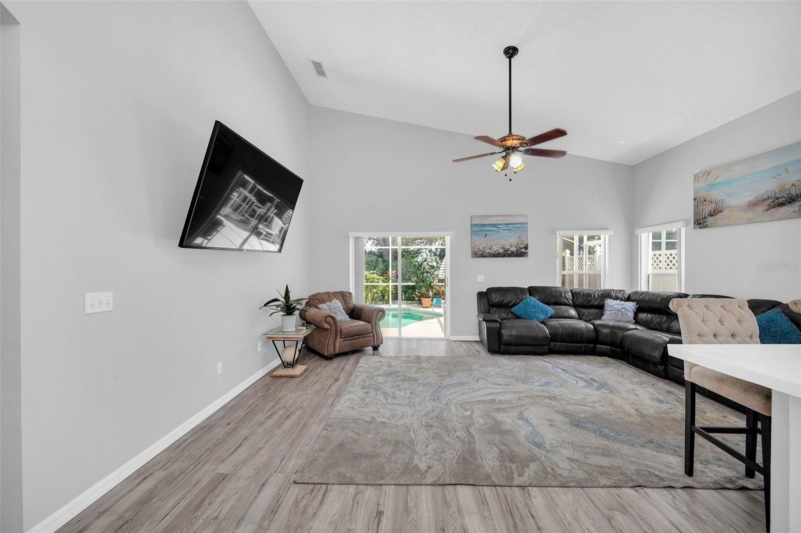 541 Castlemain Cir Property Photo 12