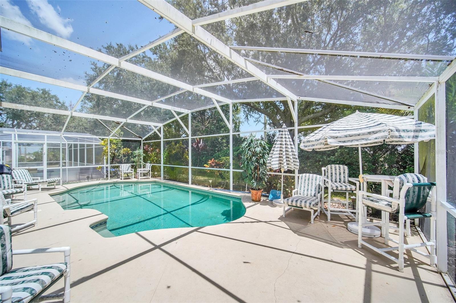 541 Castlemain Cir Property Photo 28