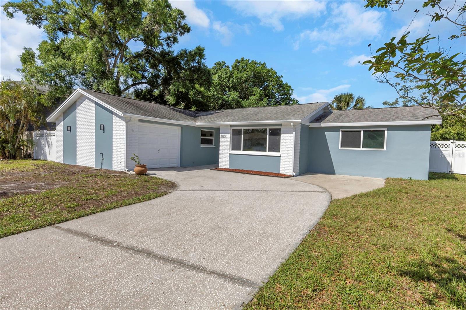 1004 Greenleaf Way Property Photo 1