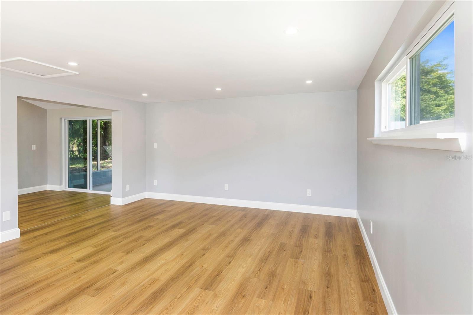 1004 Greenleaf Way Property Photo 13