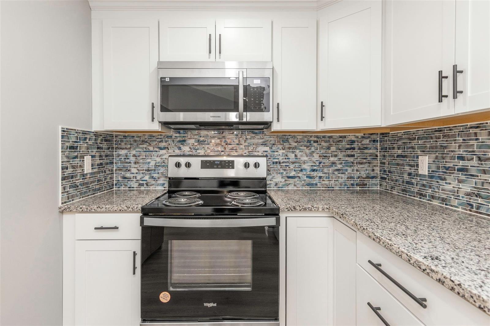 1004 Greenleaf Way Property Photo 17