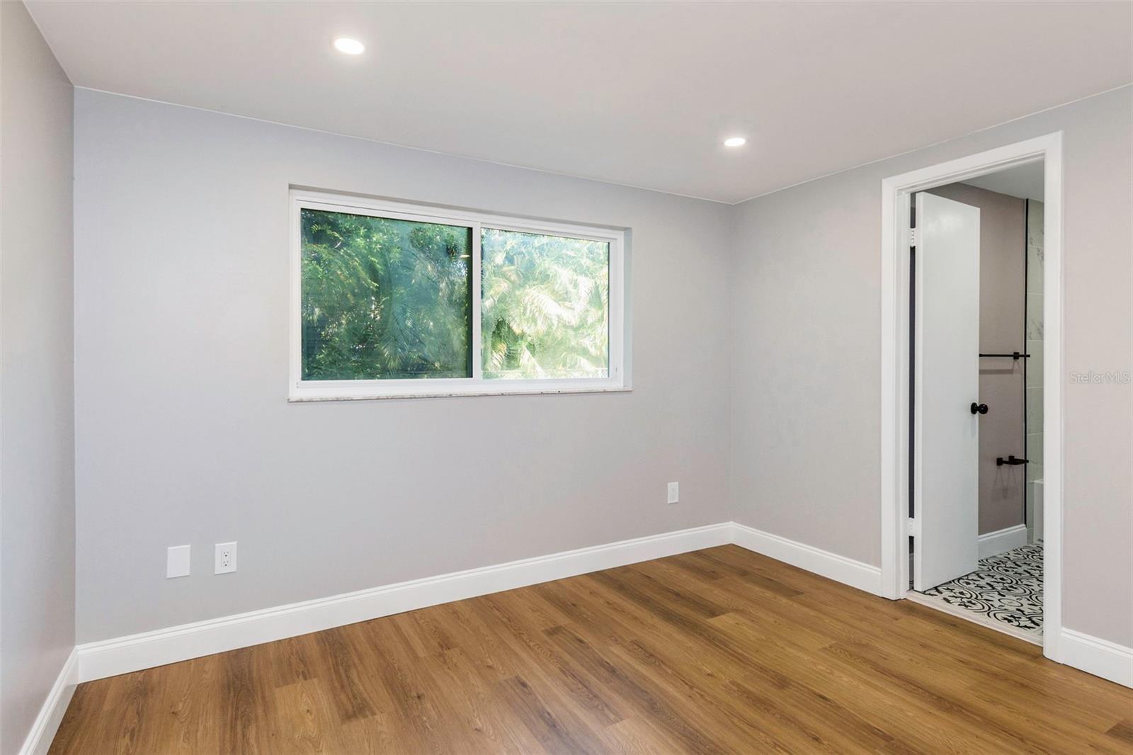 1004 Greenleaf Way Property Photo 25