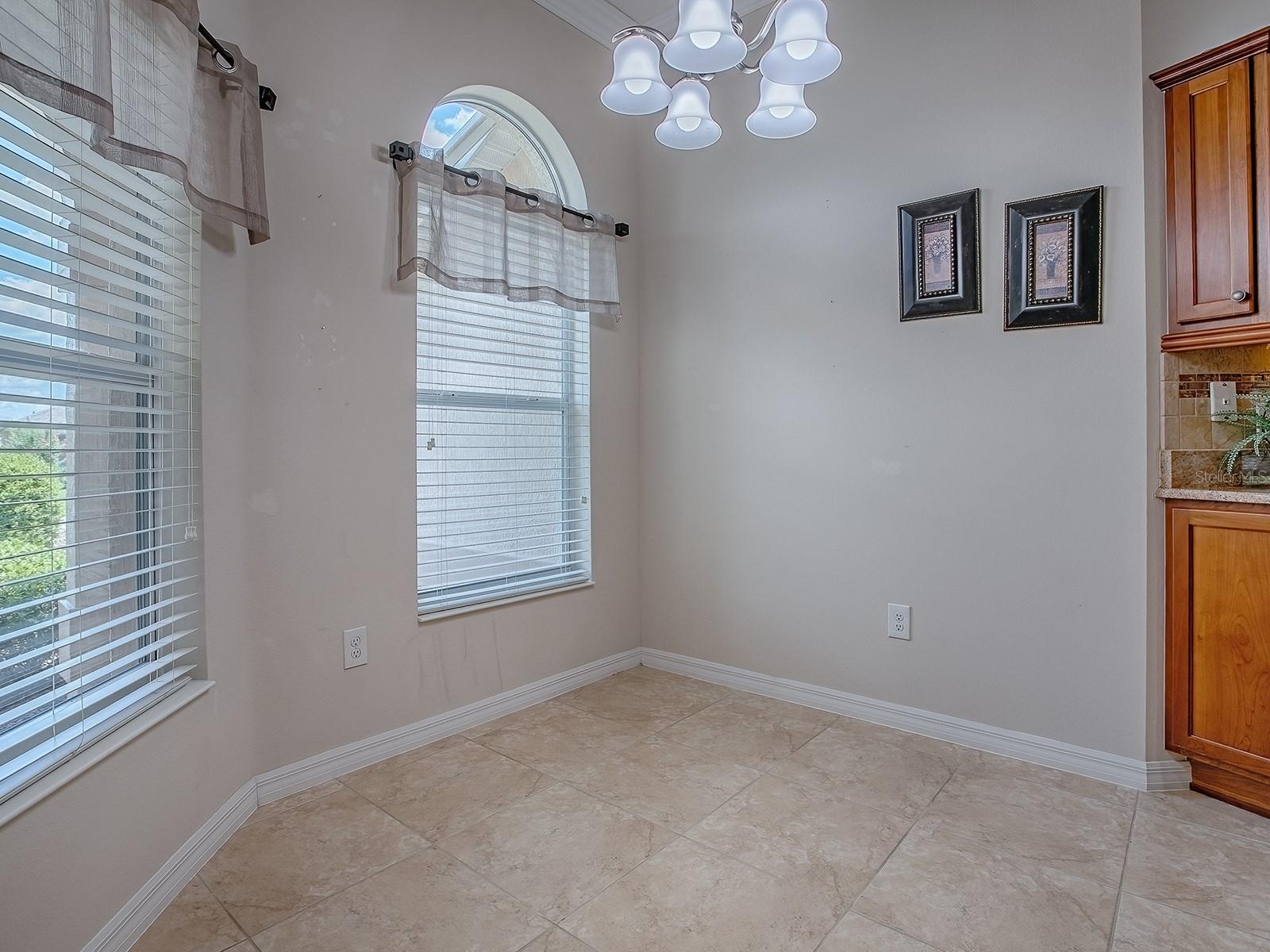 1751 Ashwood Run Property Photo 11