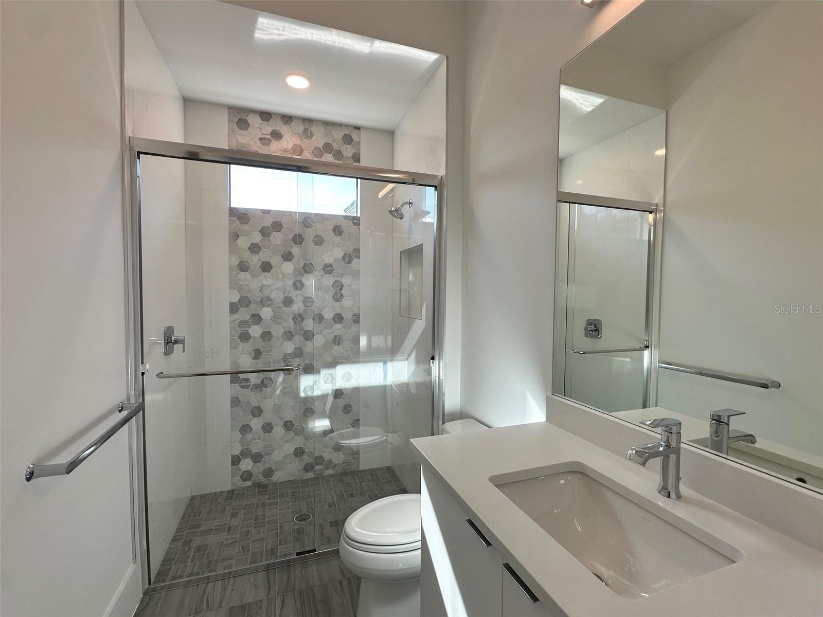 16122 Pendio Dr Property Photo 6