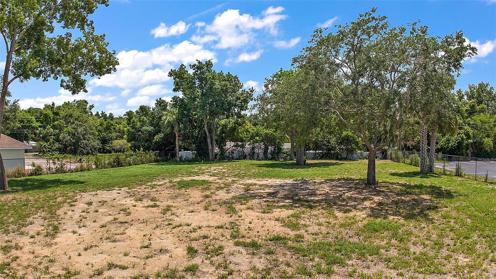 Gordon Ln Property Photo 3