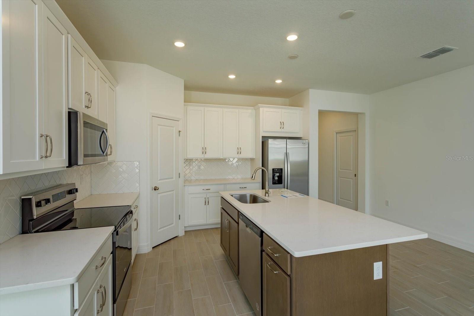 5807 Wallis Ln Property Photo 9