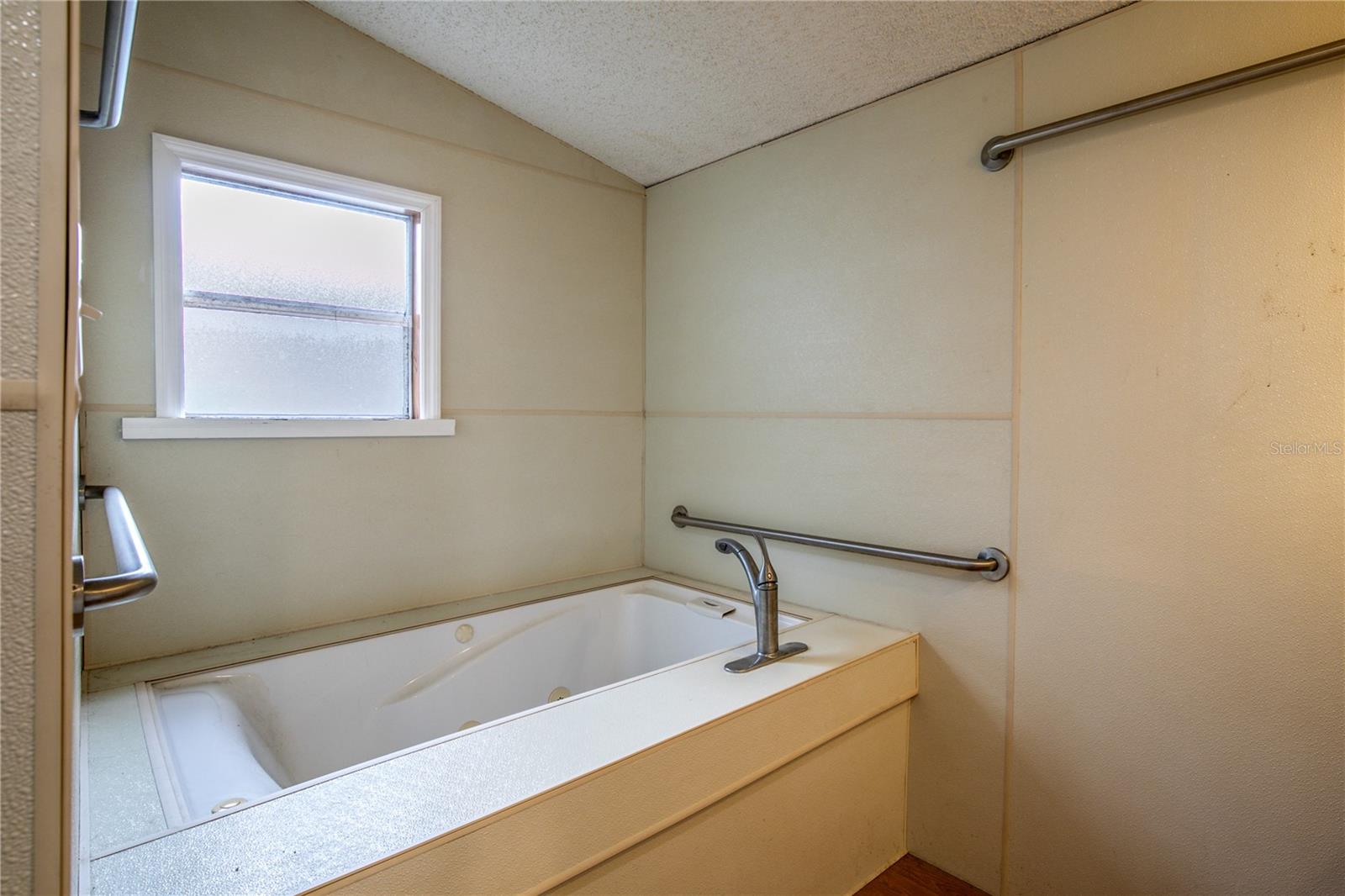 10419 Watts Ave Property Photo 12