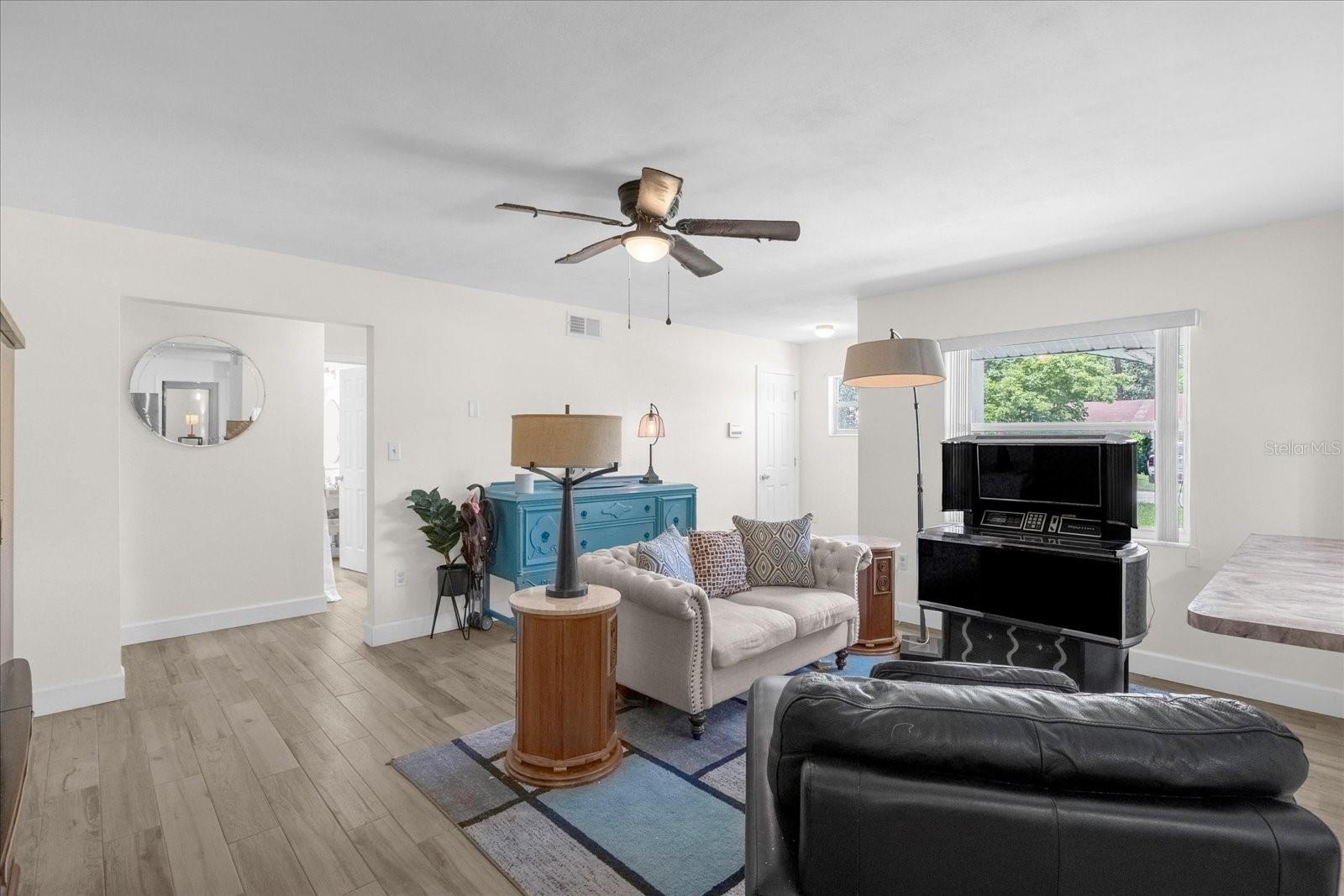 37102 Oak Ln Property Photo 6
