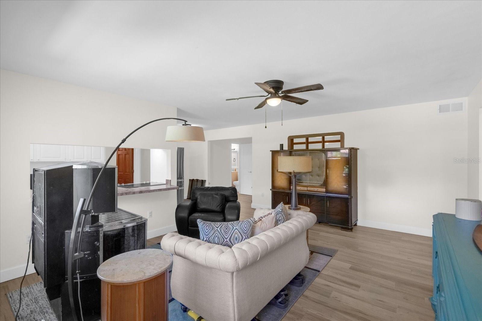 37102 Oak Ln Property Photo 7