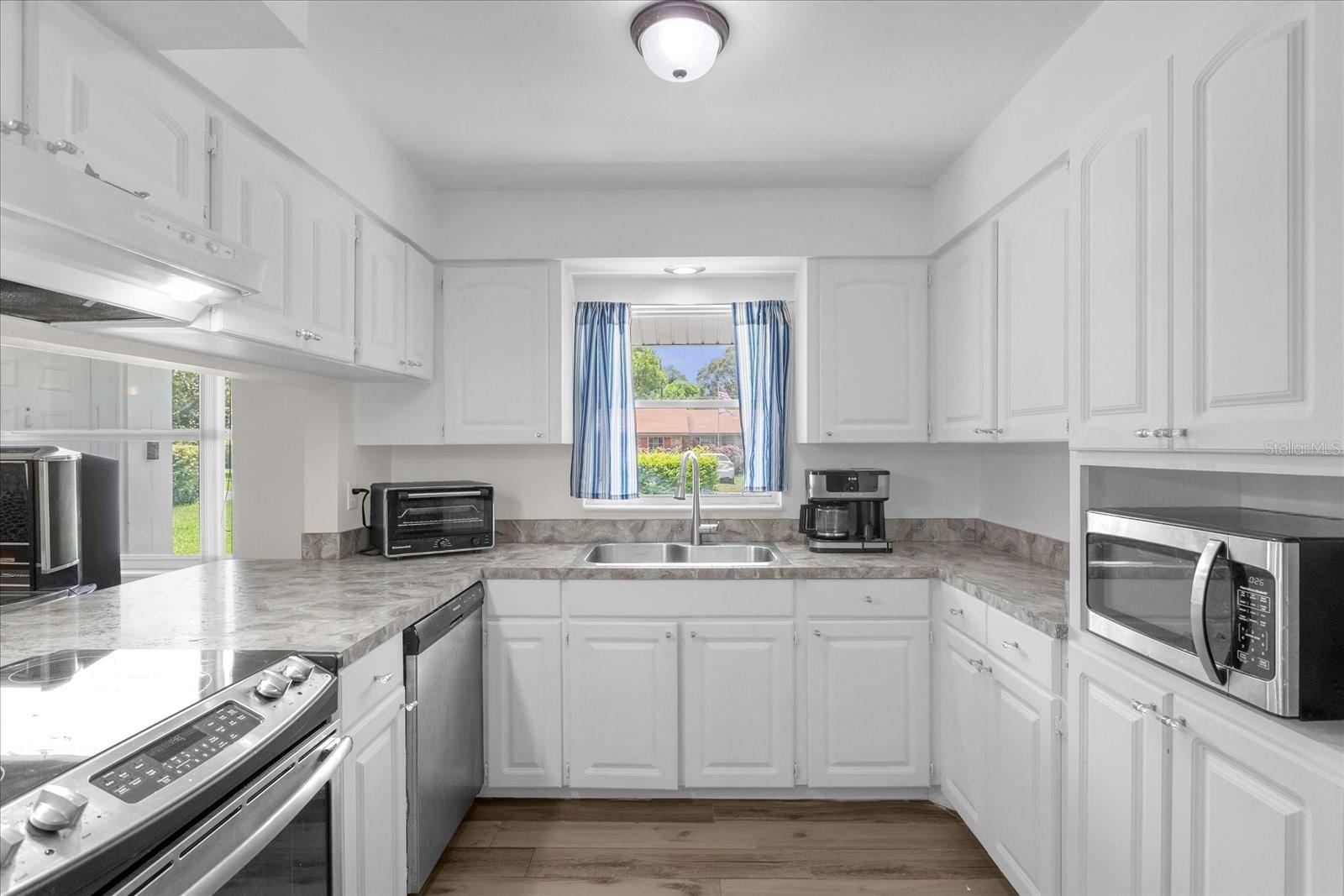 37102 Oak Ln Property Photo 10