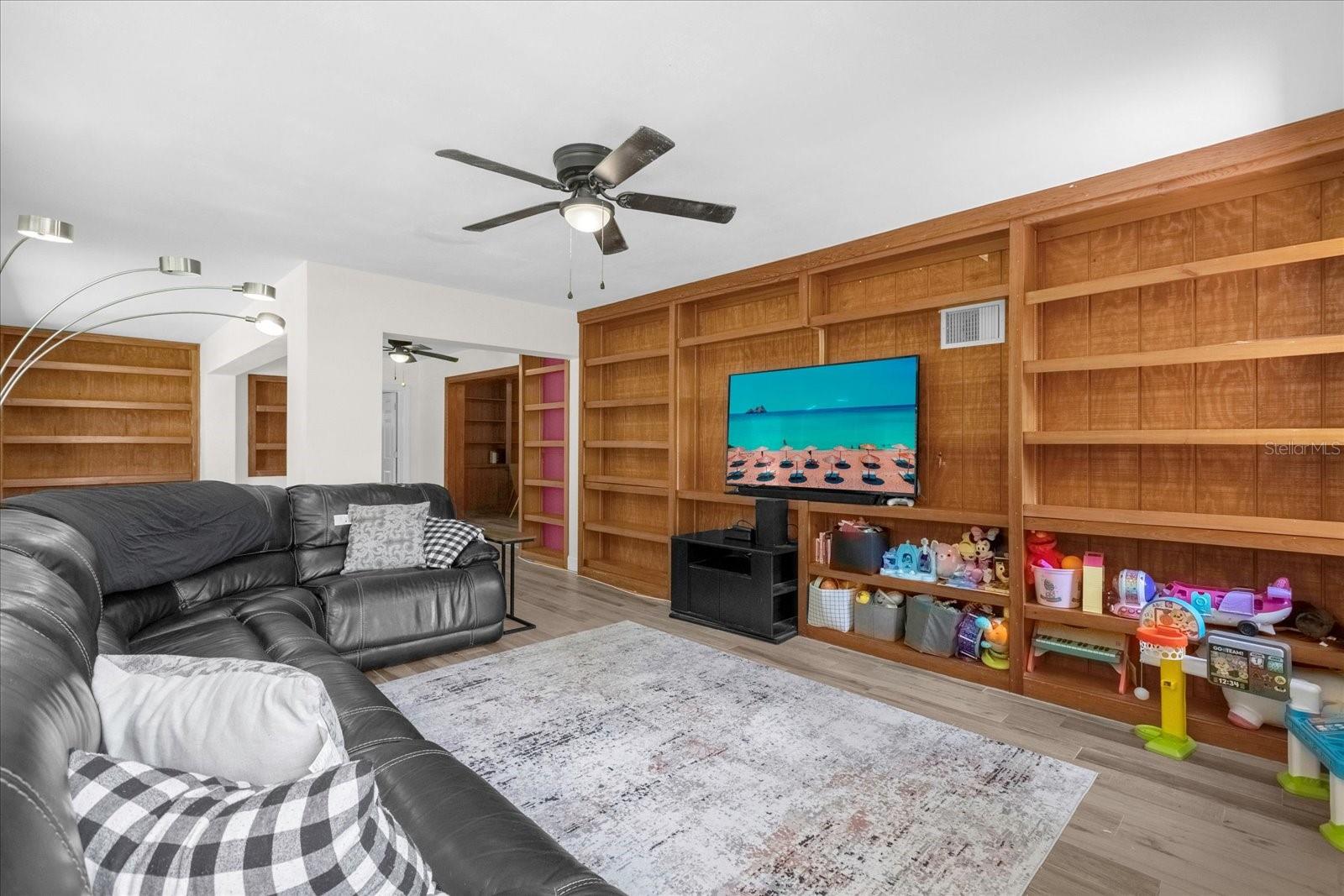37102 Oak Ln Property Photo 14