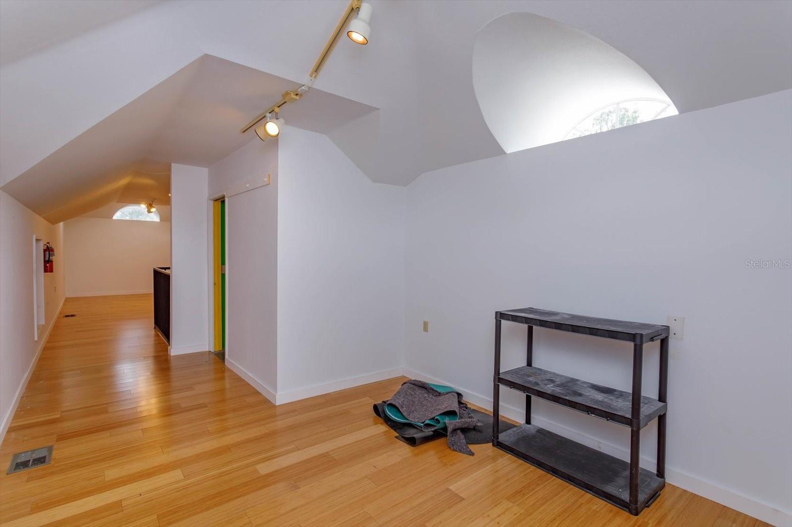 237 W 4th Ave #2 Property Photo 18