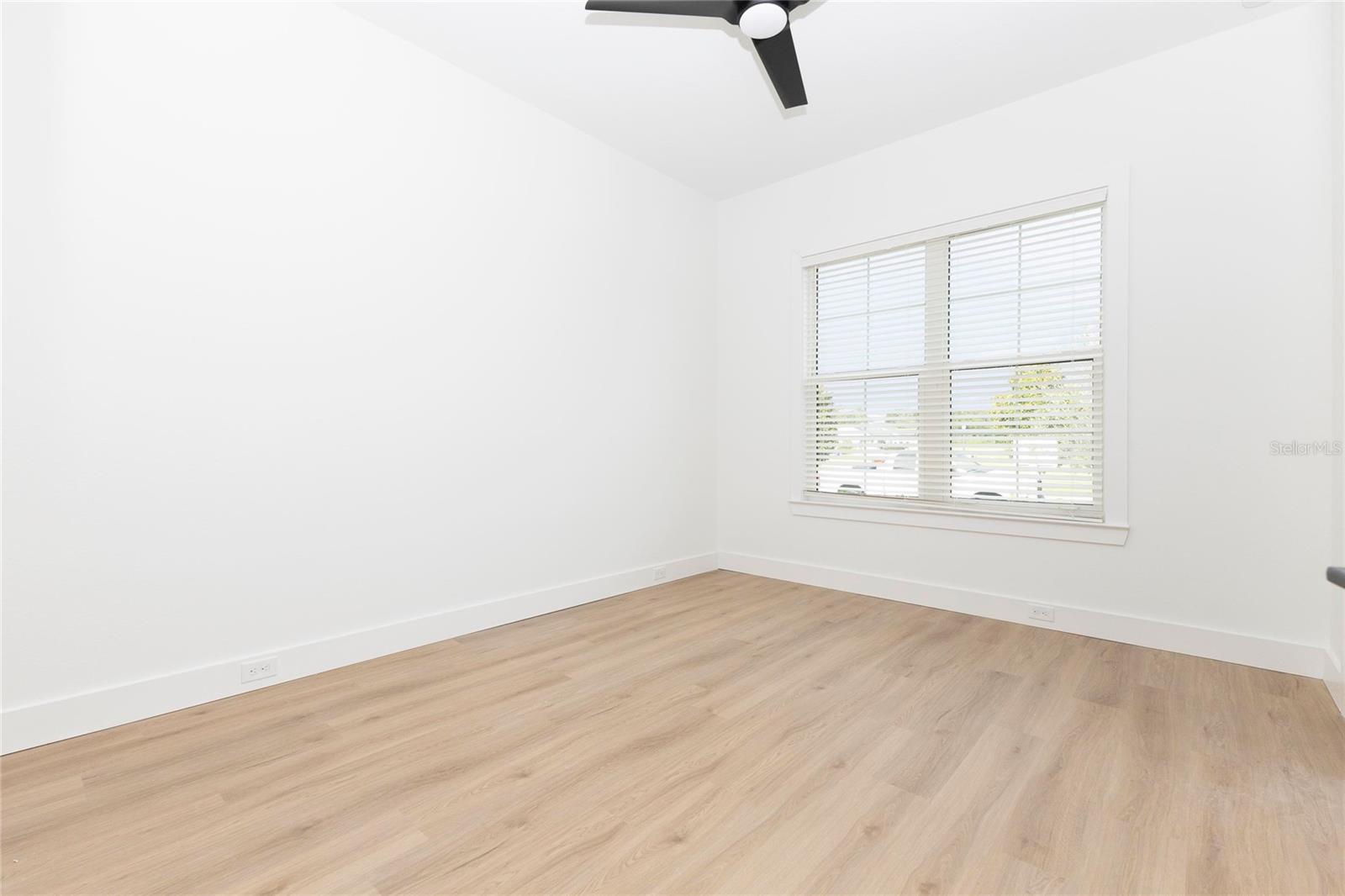 10619 Grand Oaks Blvd Property Photo 17