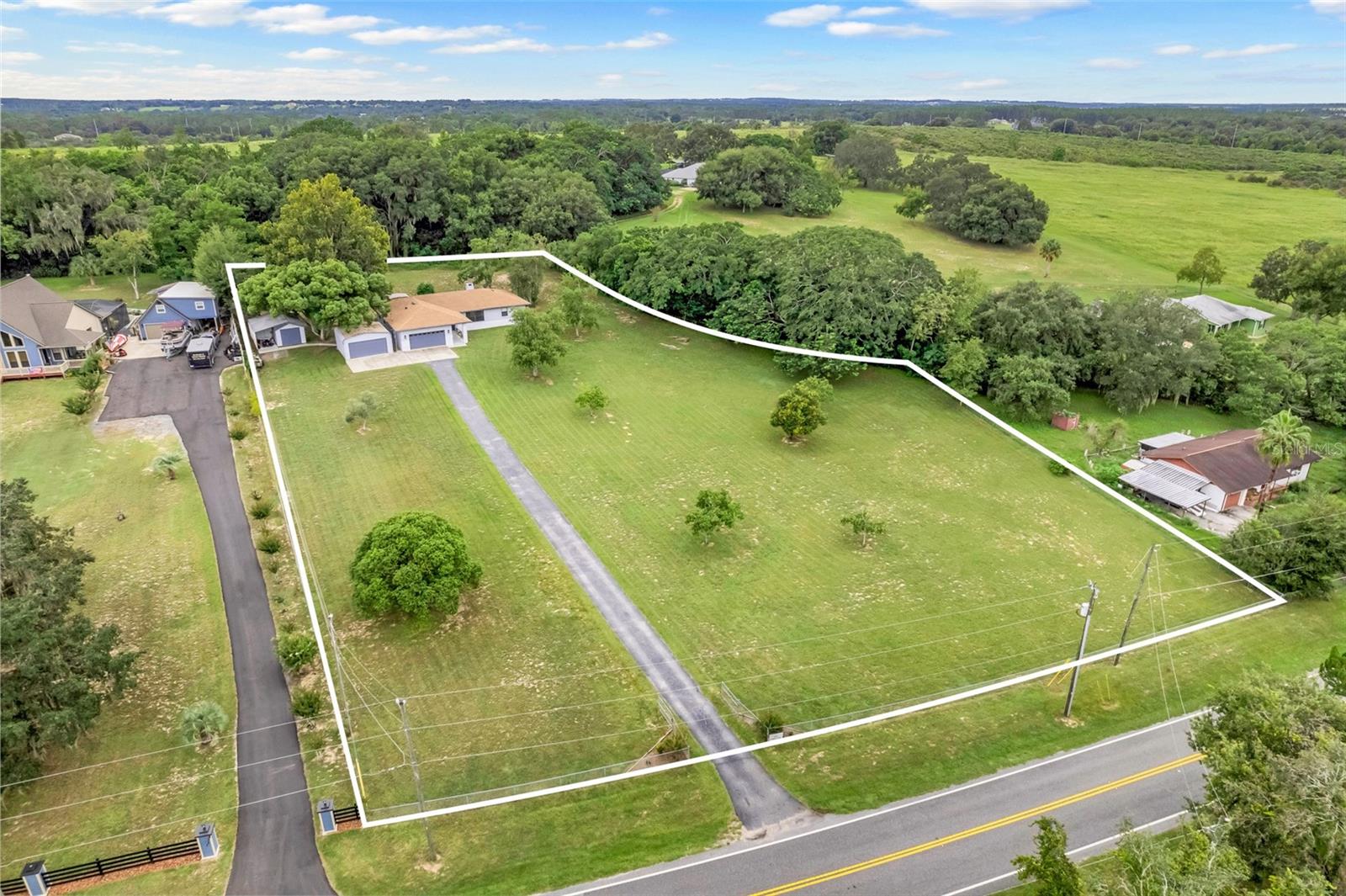 10822 E REVELS RD Property Photo 1