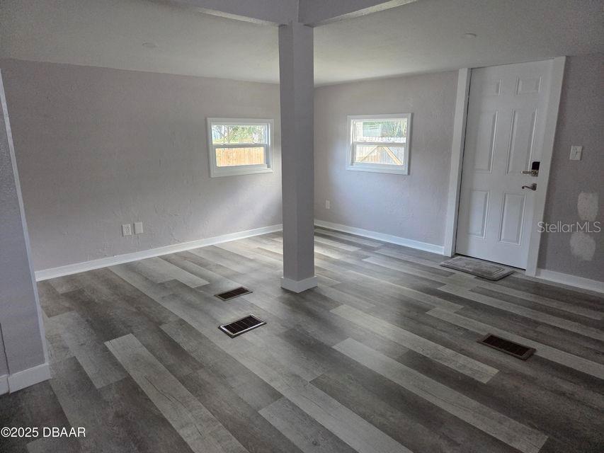 339 Maple St Property Photo 5