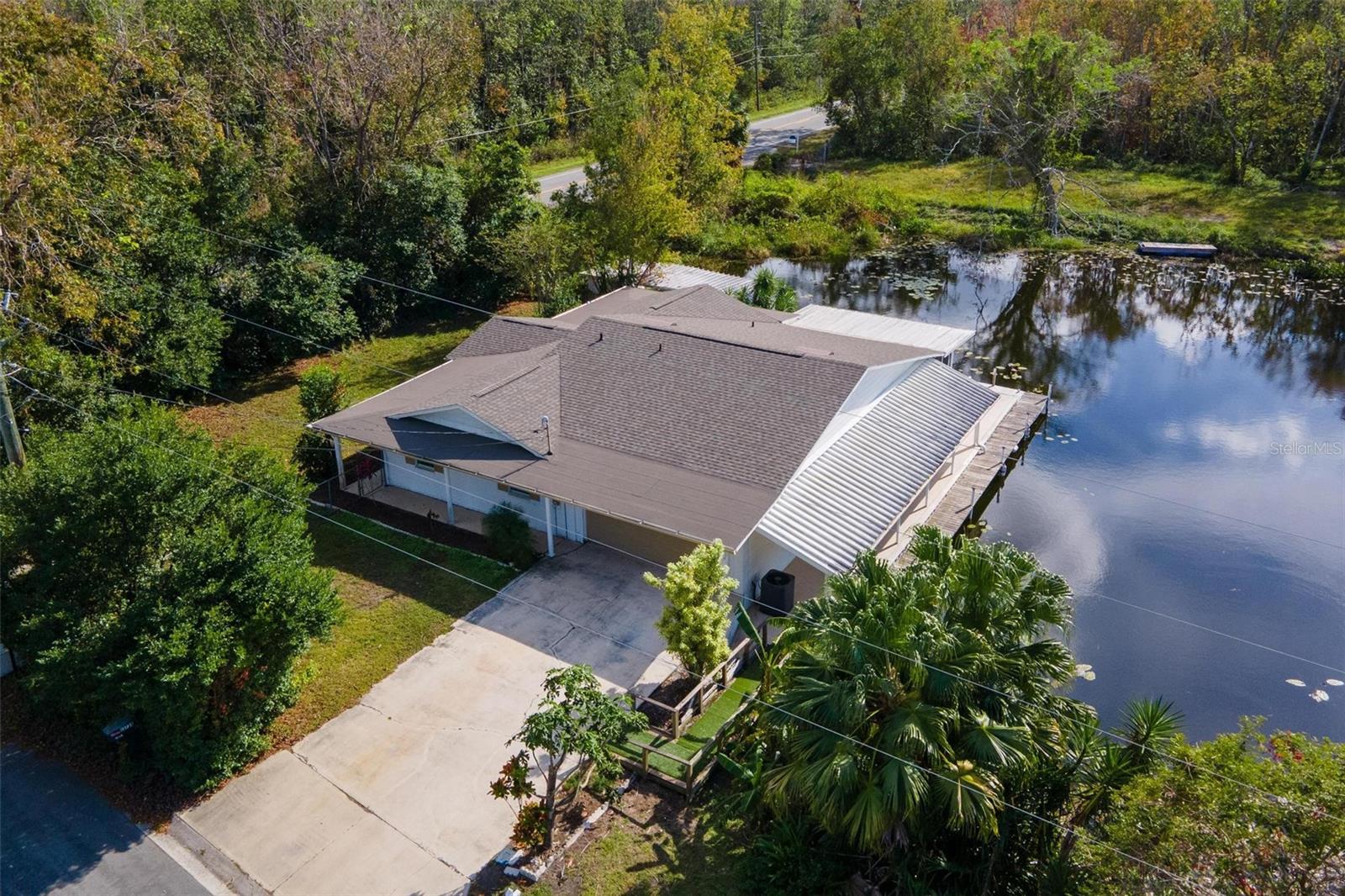 13724 Country Club Dr Property Photo 1