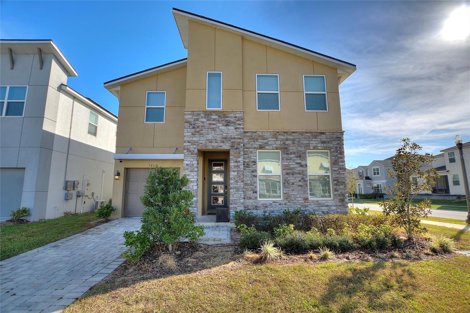 1809 Tropical Palms Cir Property Photo
