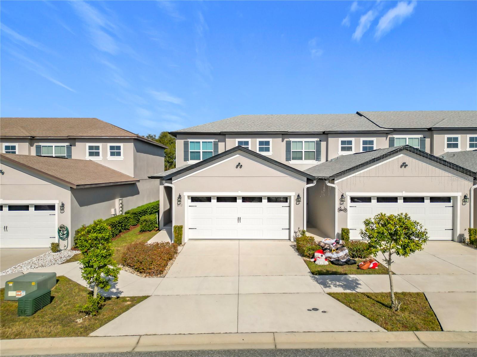 8512 MAGNIFICENT LN Property Photo 1