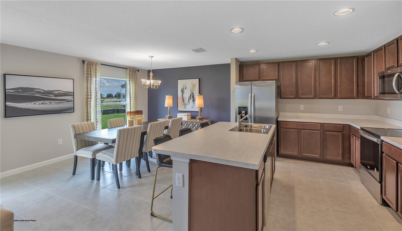2986 Supermarine Rd Property Photo 6