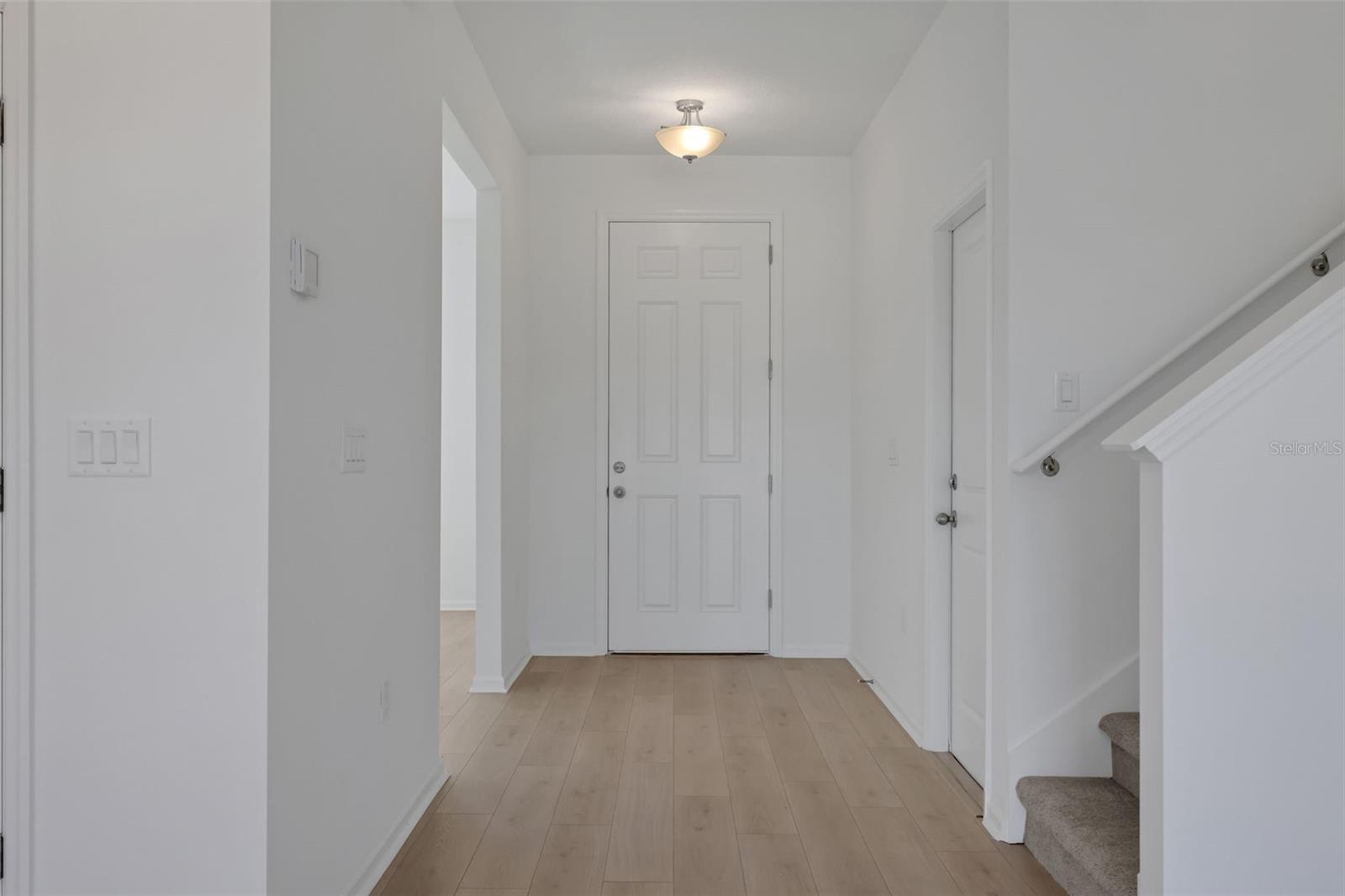 2833 Supermarine Rd Property Photo 5
