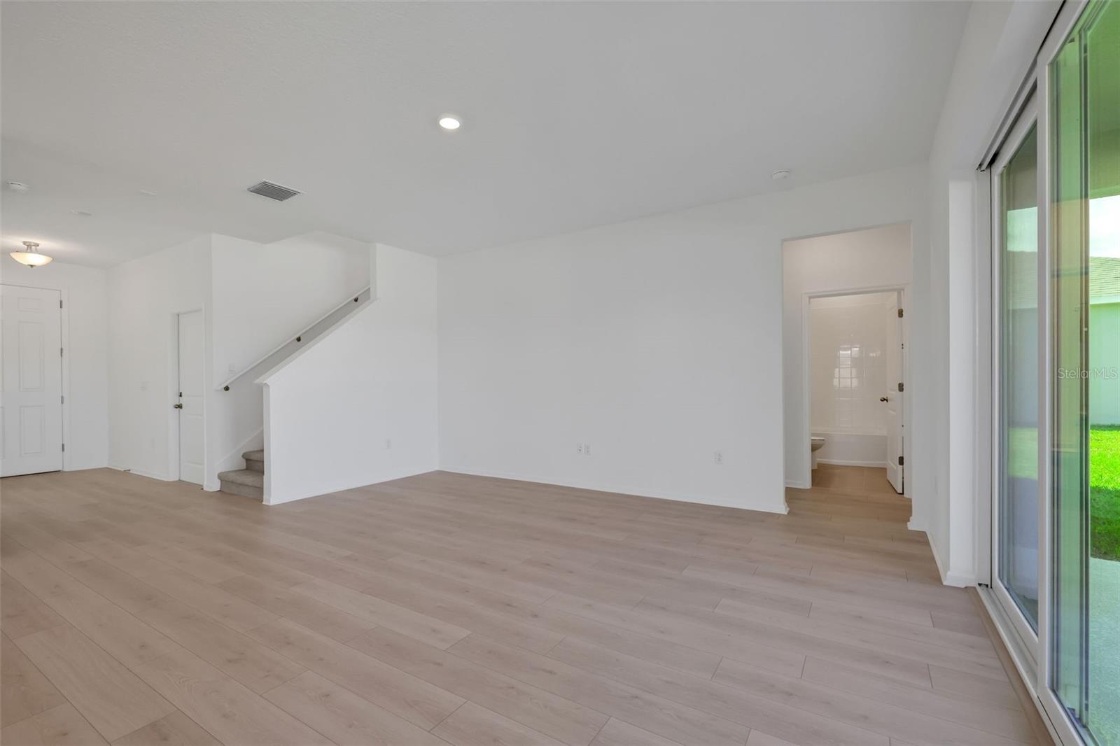 2833 Supermarine Rd Property Photo 6