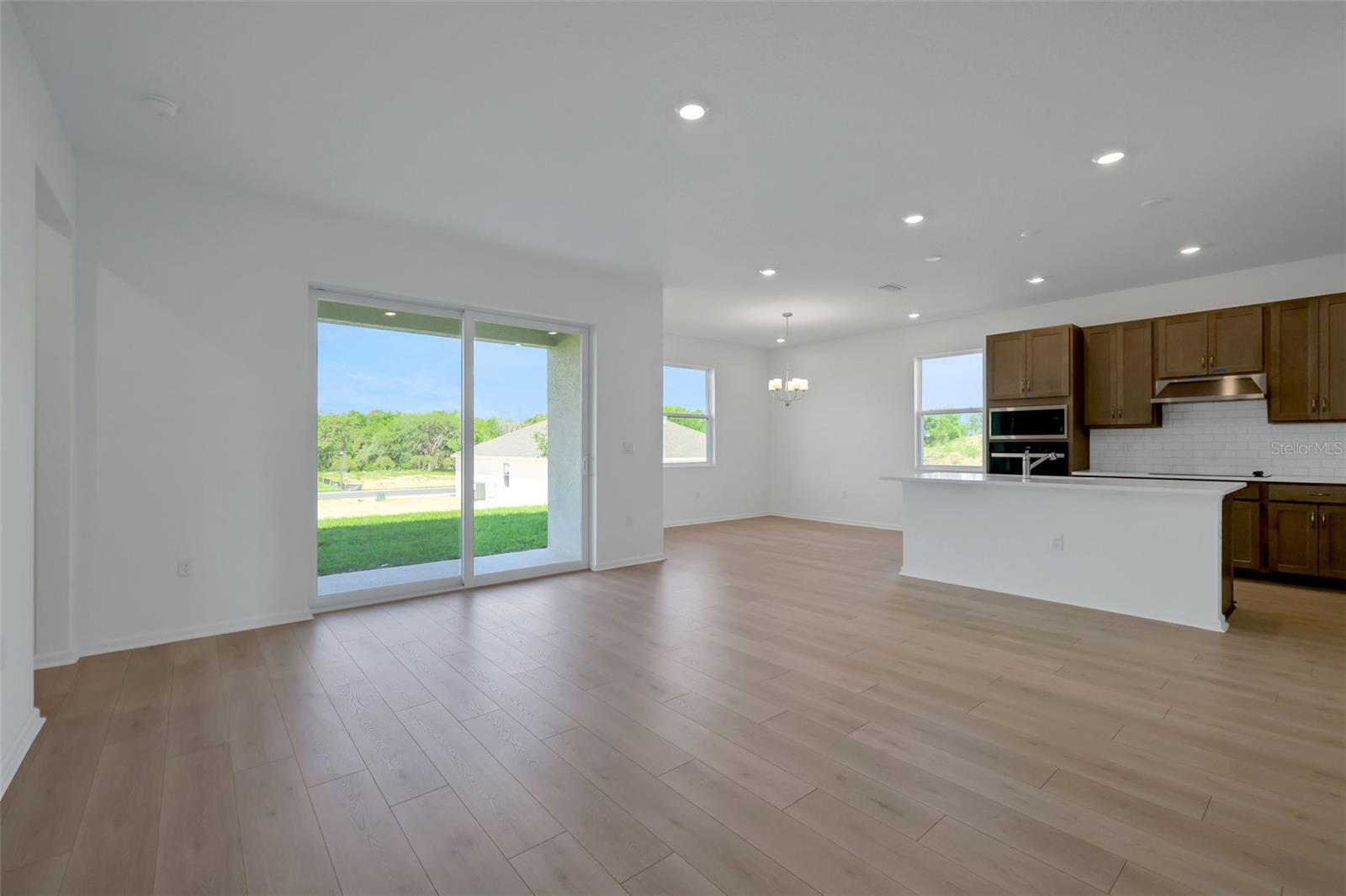 2833 Supermarine Rd Property Photo 9