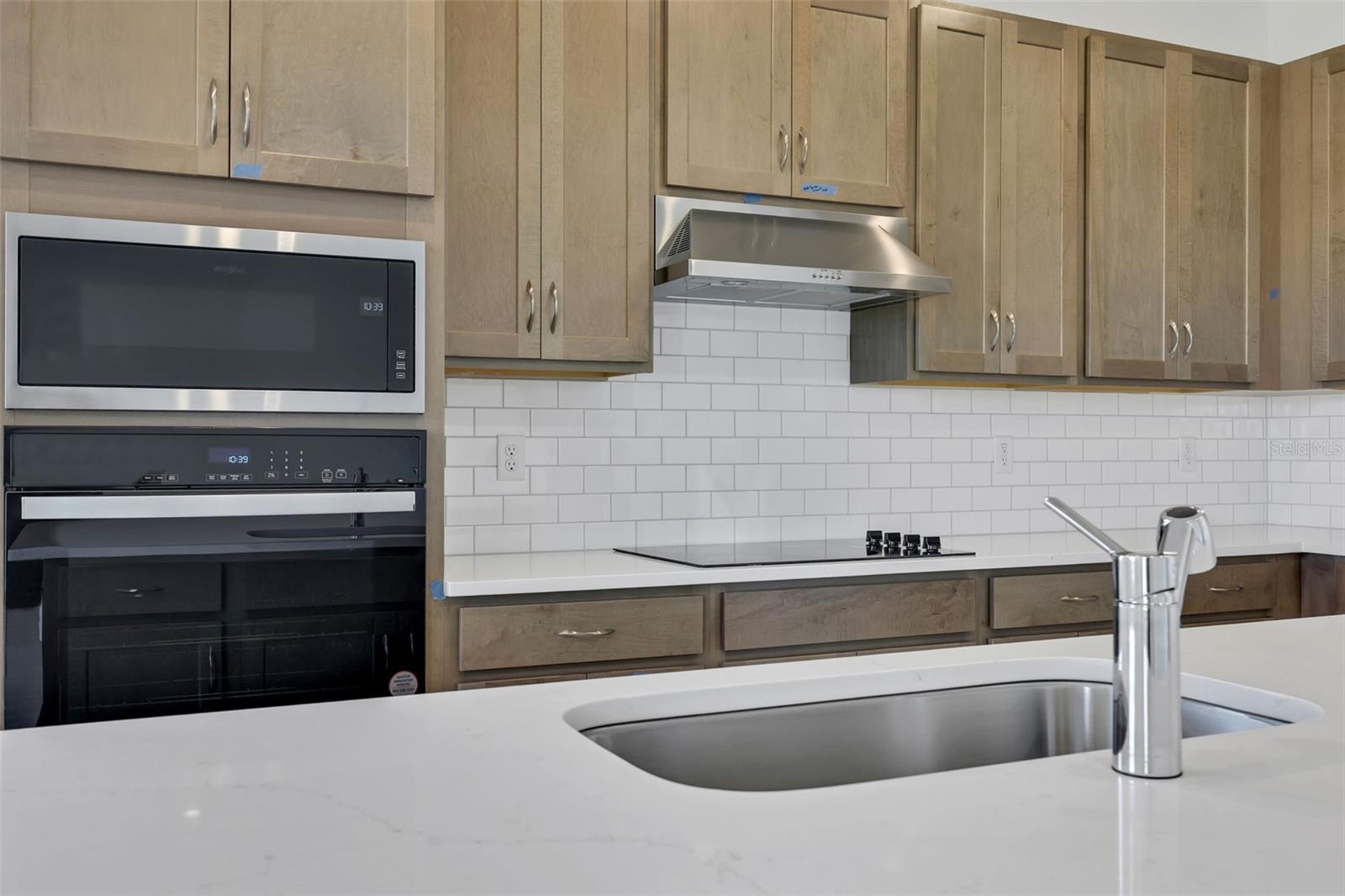 2833 Supermarine Rd Property Photo 12