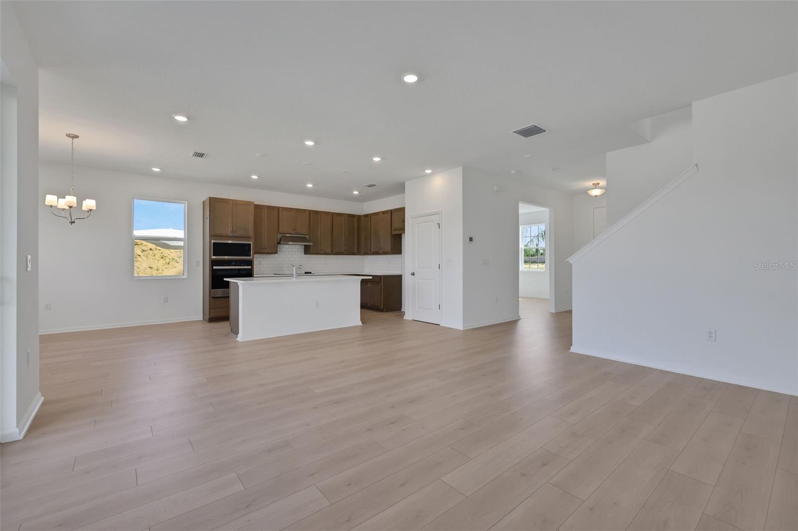 2833 Supermarine Rd Property Photo 13