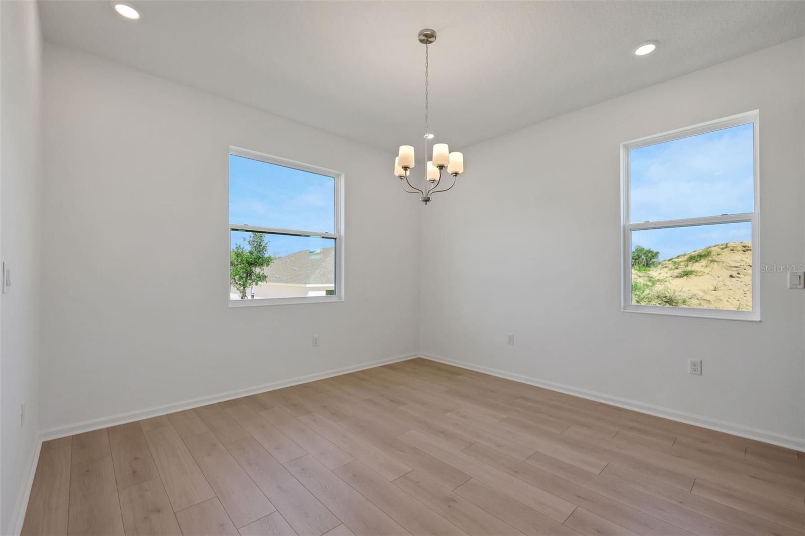 2833 Supermarine Rd Property Photo 14