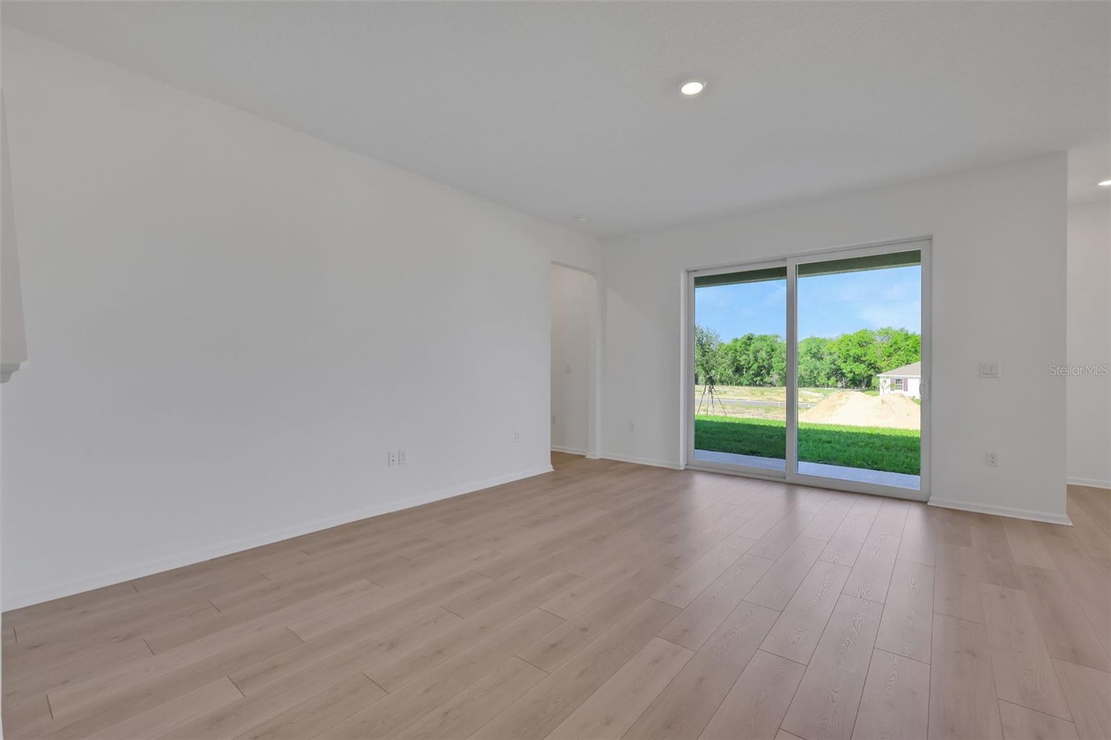 2833 Supermarine Rd Property Photo 15