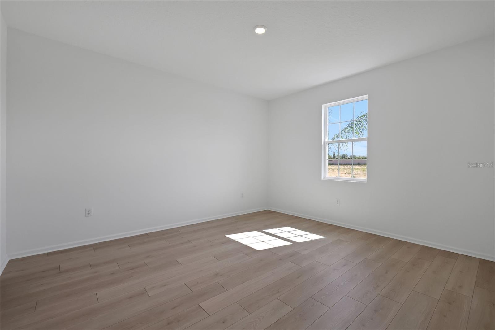2833 Supermarine Rd Property Photo 17