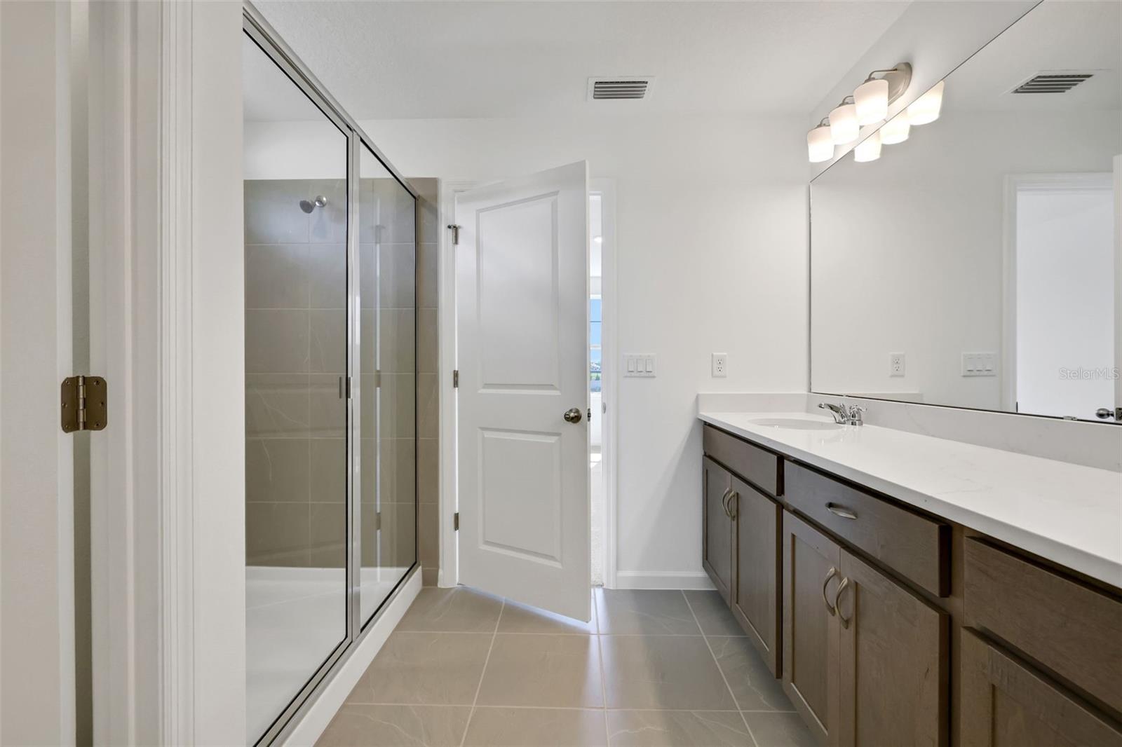 2833 Supermarine Rd Property Photo 23