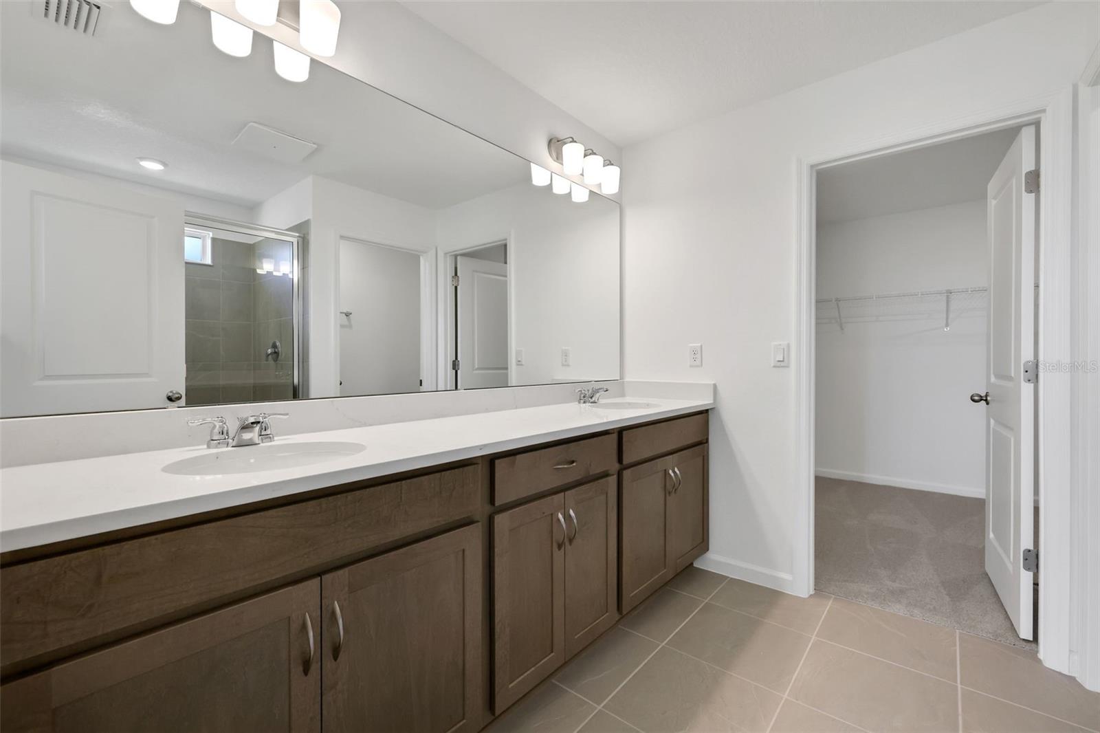 2833 Supermarine Rd Property Photo 24